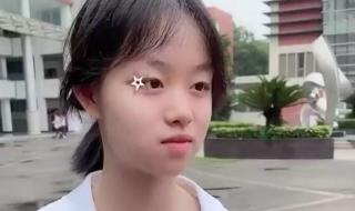 谭松韵送高考少年一个冲字