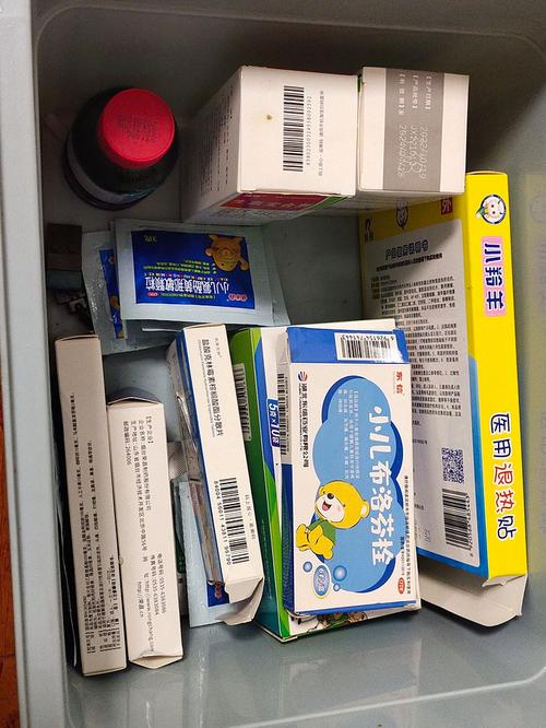 家庭药箱的定期审查与过期药品处理标准(家庭药箱存放的一般原则)