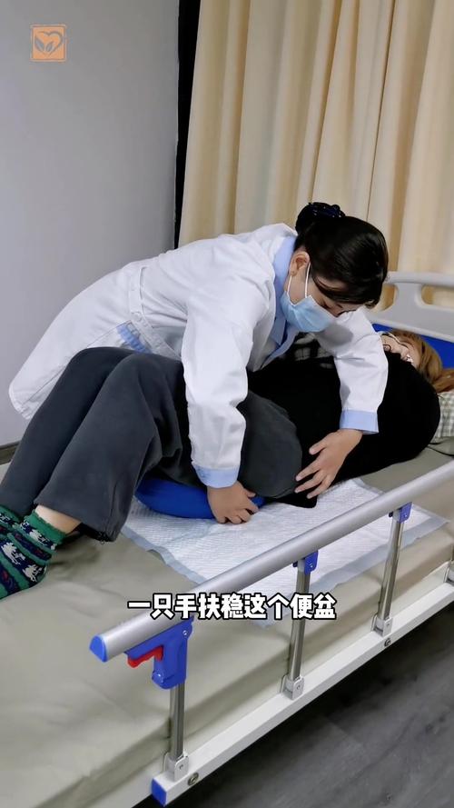 如何协助虚弱的病人下床行走(如何协助虚弱的病人下床行走视频)